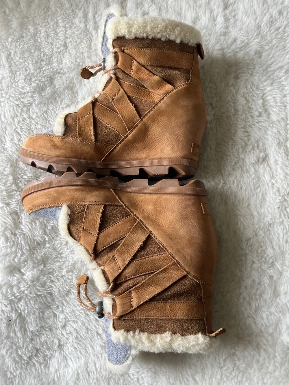 Sorel light brown leather and Gray wool Shearling lined Winter Boots size 10